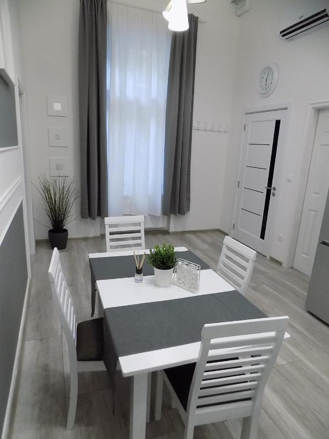 A10 Alkotmany B Apartament Budapeszt